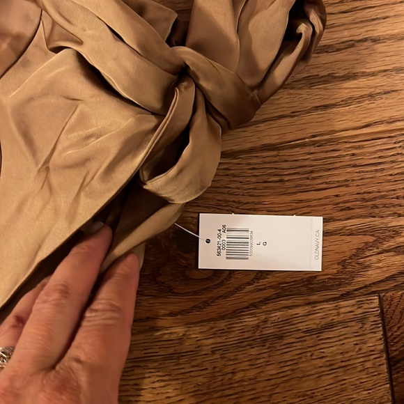 Old Navy Gold Satin Skirt - Picture 3 of 7